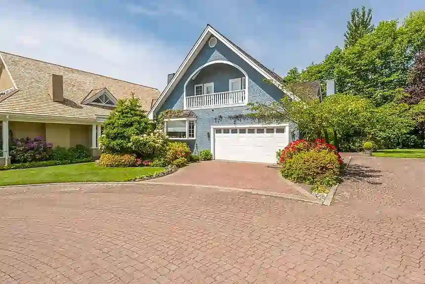 Convenient Garage Door Service in Whitchurch-Stouffville